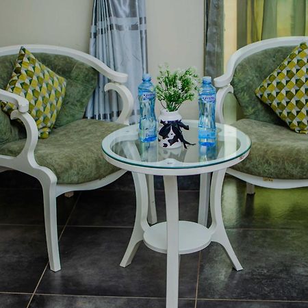 La Grande Hotel Кампала Екстериор снимка