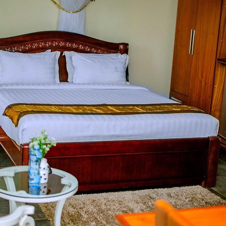 La Grande Hotel Кампала Екстериор снимка