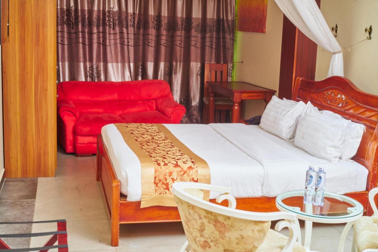 La Grande Hotel Кампала Екстериор снимка