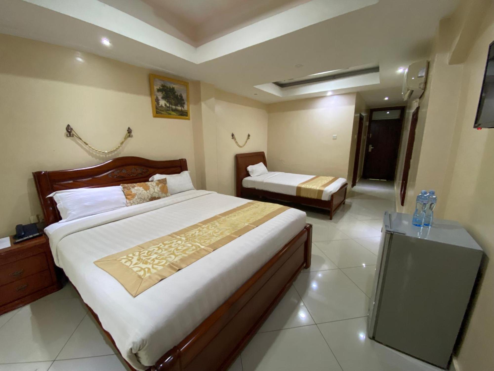 La Grande Hotel Кампала Екстериор снимка