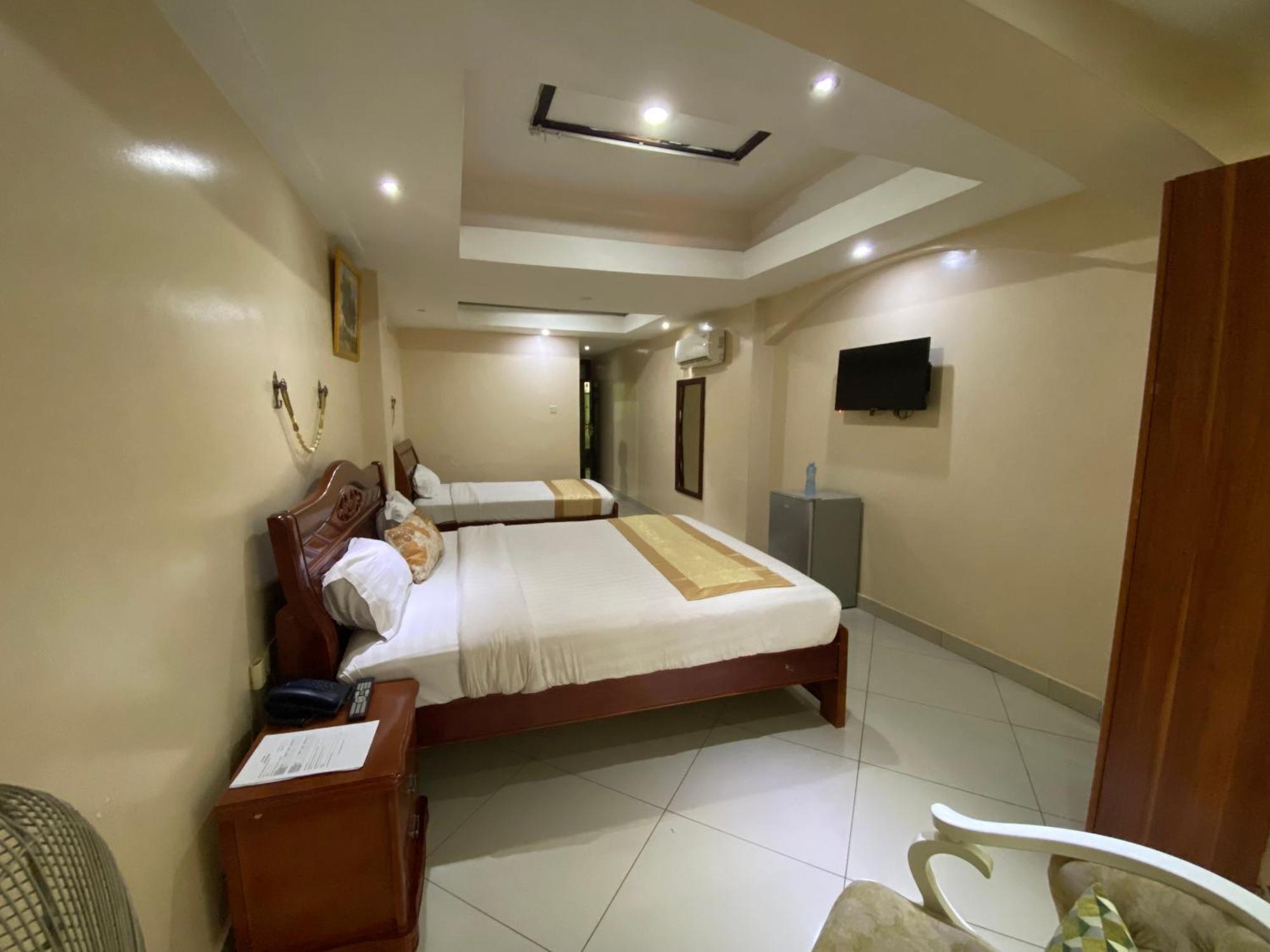La Grande Hotel Кампала Екстериор снимка