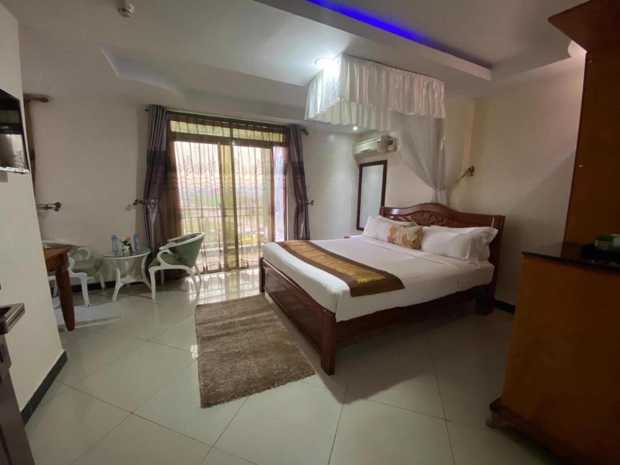 La Grande Hotel Кампала Екстериор снимка