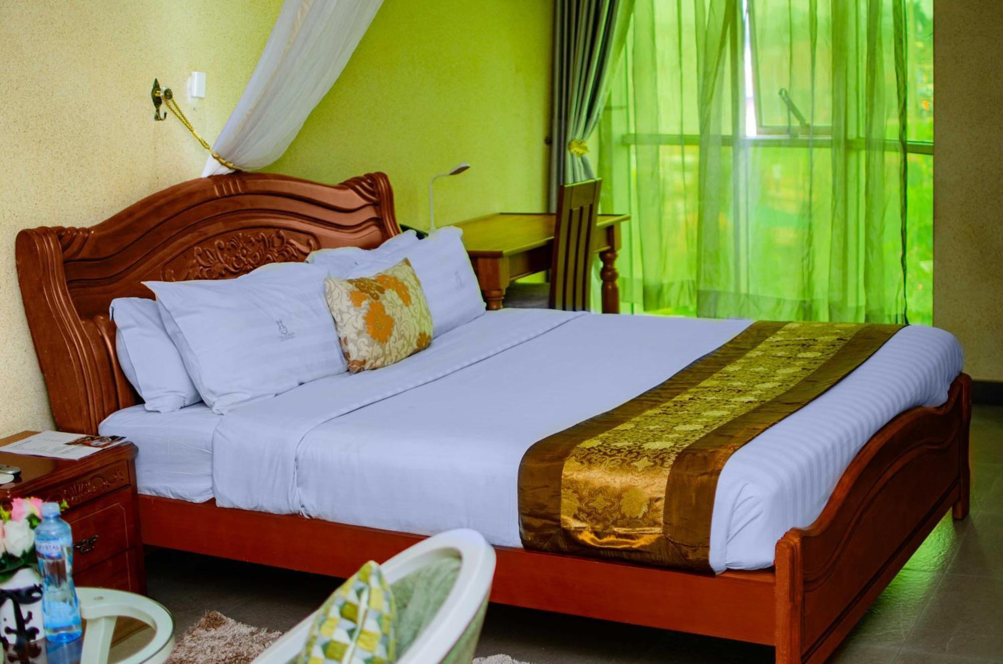 La Grande Hotel Кампала Екстериор снимка