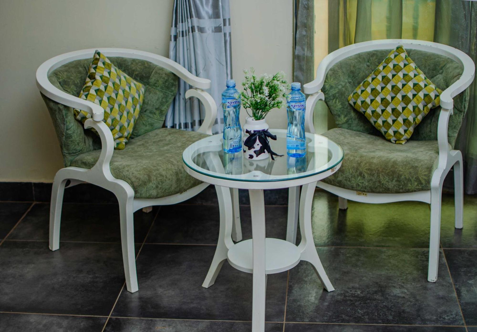 La Grande Hotel Кампала Екстериор снимка